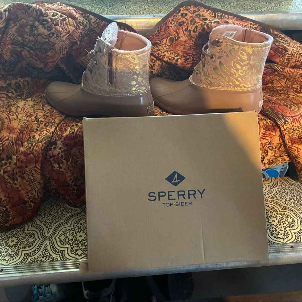 Sperry Women's Brown and Cream Winter Boots